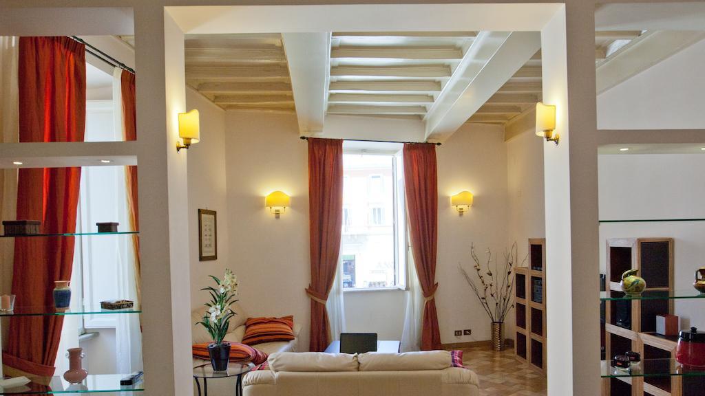 Rental In Rome Trevi Fouintain View Apartment 객실 사진