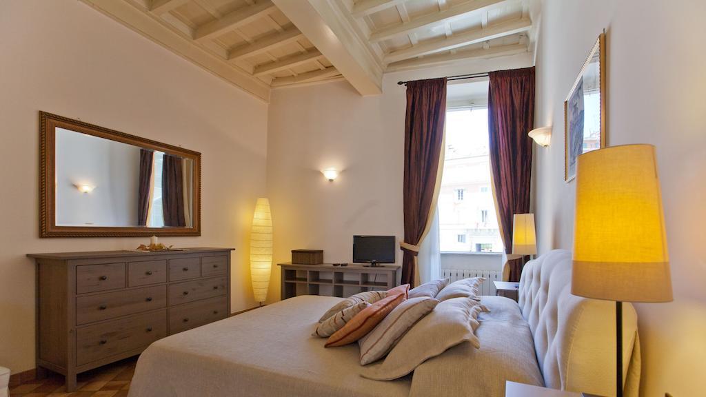 Rental In Rome Trevi Fouintain View Apartment 객실 사진